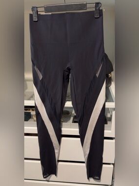 Oysho Compressive Black Leggings with Diagonal Light Black Panels Size M